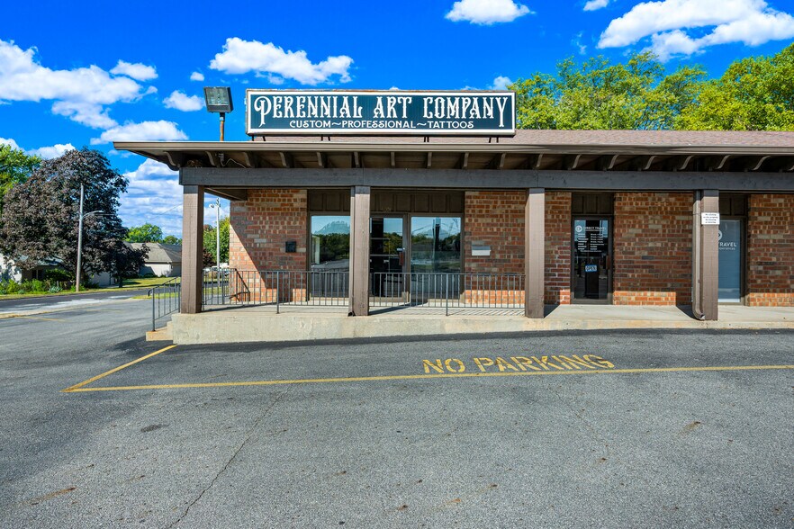 4601 N University St, Peoria, IL à louer - Photo de l’immeuble – Image 1 sur 18