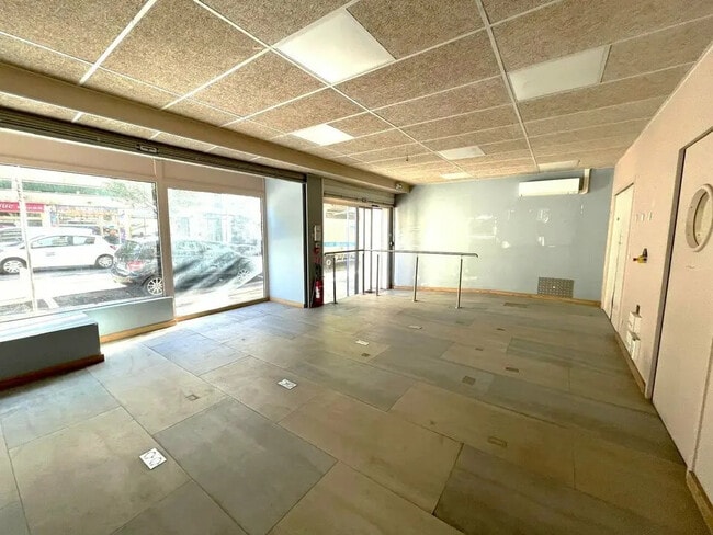 Plus de détails pour Local commercial à louer