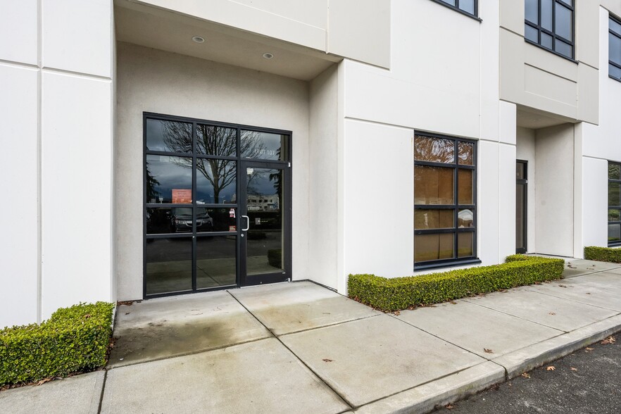 43995 Progress Way, Chilliwack, BC à louer - Photo de l’immeuble – Image 2 sur 4