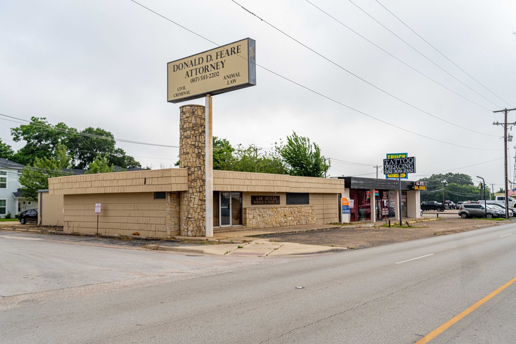 721 W Division St, Arlington, TX à louer Photo de l’immeuble– Image 1 sur 13
