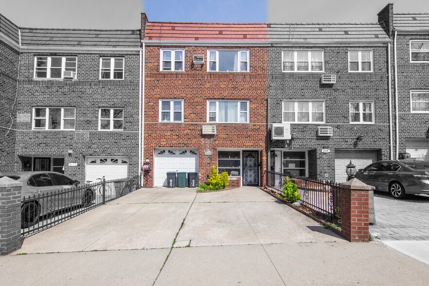 3117 79th St, East Elmhurst, NY à vendre - Photo principale – Image 1 sur 7