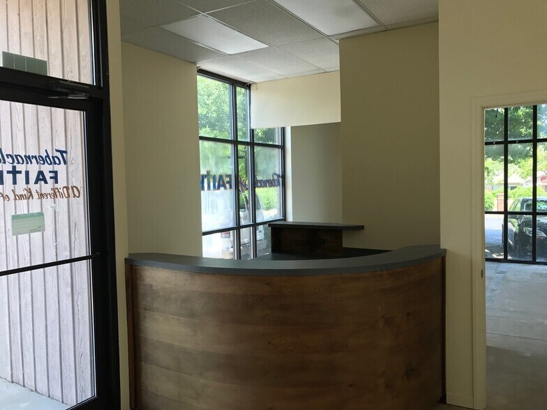 1934 16th St NE, Hickory, NC à louer - Photo de l’immeuble – Image 2 sur 10