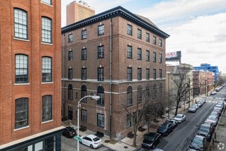 303 Vine St, Philadelphia, PA à louer Photo de l’immeuble– Image 1 sur 4