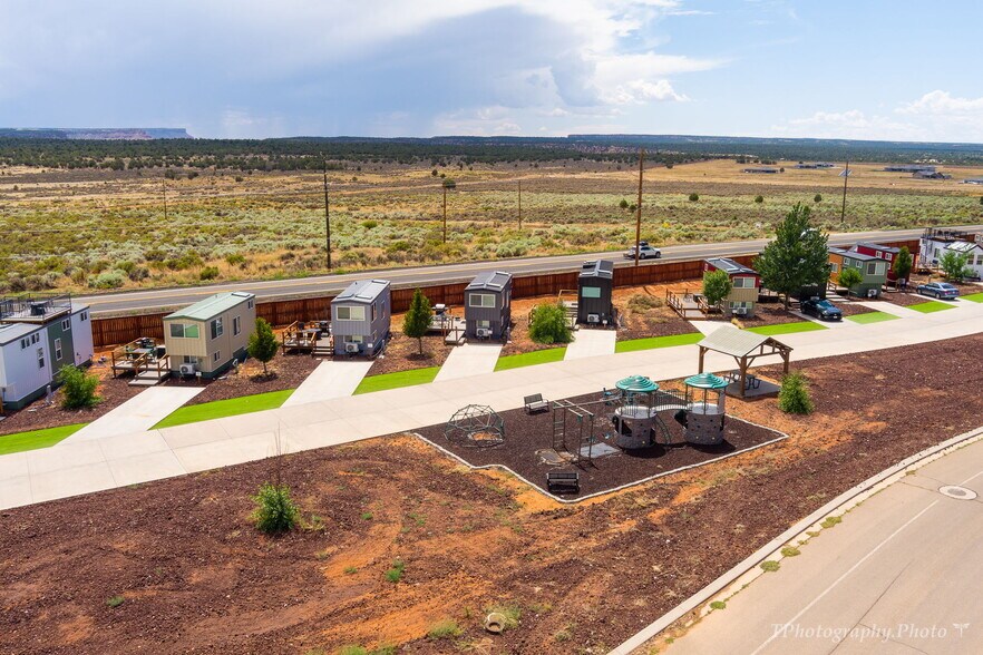 1286 E Cactus Dr, Apple Valley, UT à vendre - Photo de l’immeuble – Image 3 sur 31