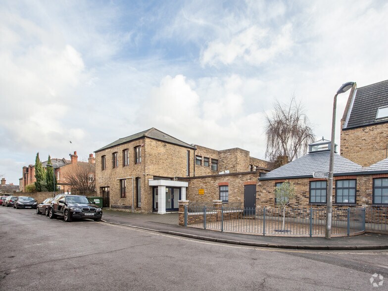 50 Vineyard Path, Londres à vendre - Photo de l’immeuble – Image 1 sur 7