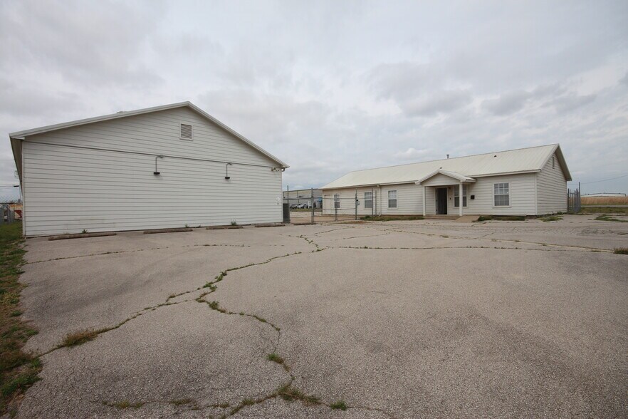 1878 N 168th East Ave, Tulsa, OK à louer - Photo de l’immeuble – Image 3 sur 16