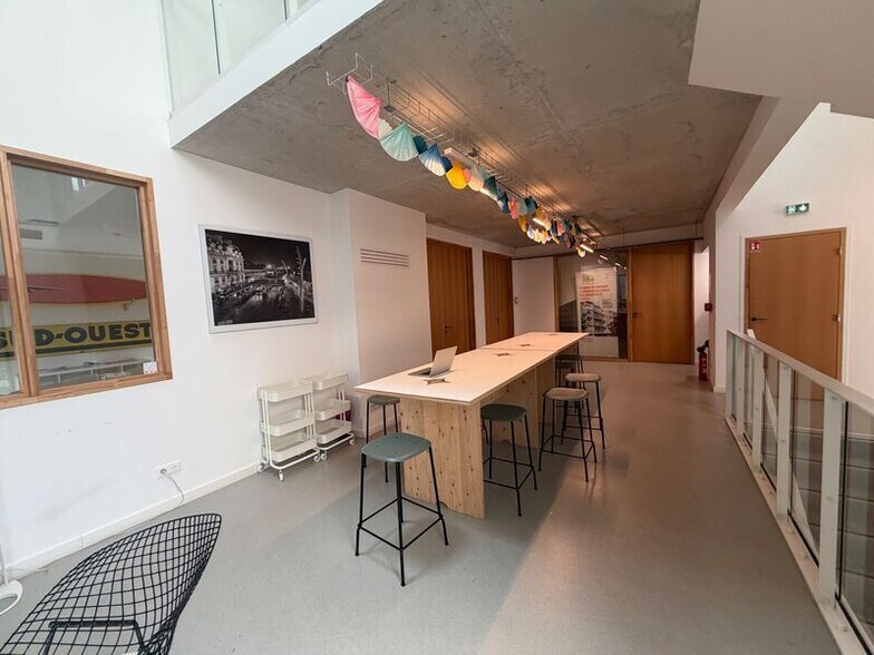Bureau dans Bordeaux à louer - Photo de l’immeuble – Image 3 sur 11