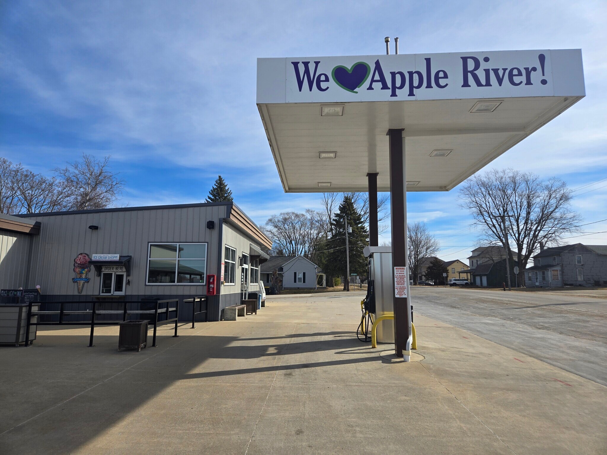 300 W Hickory St, Apple River, IL à vendre Photo principale– Image 1 sur 11