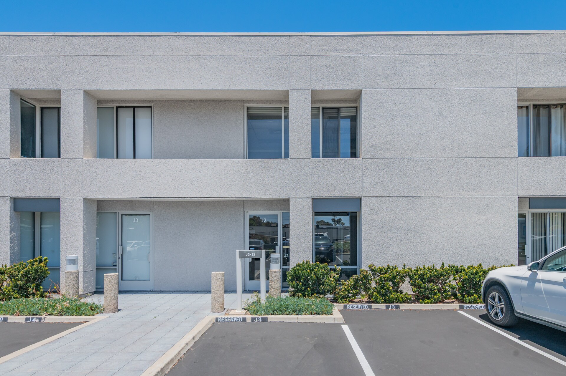 711 W 17th St, Costa Mesa, CA à louer Photo de l’immeuble– Image 1 sur 25