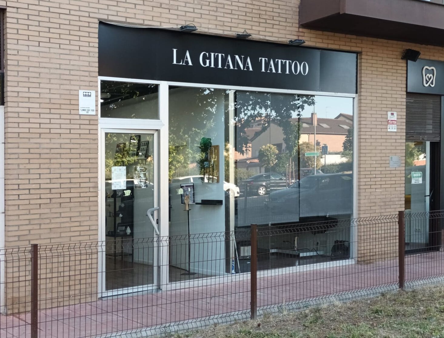 Local commercial dans Rivas-Vaciamadrid, Madrid à louer Photo de l’immeuble– Image 1 sur 11