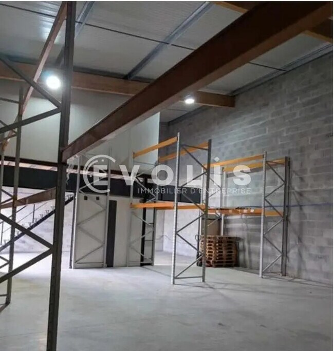 Plus de détails pour Local d'activités à louer