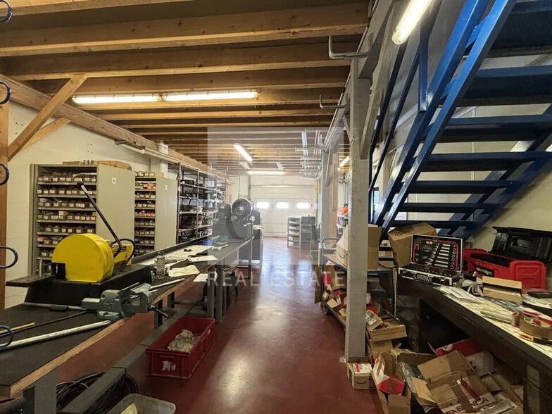 Local d’activités dans Saint-Quentin-Fallavier à louer - Photo intérieure – Image 1 sur 11