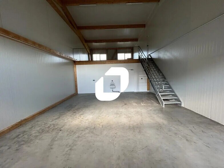 Bureau dans Combs-la-Ville à louer - Photo de l’immeuble – Image 1 sur 14