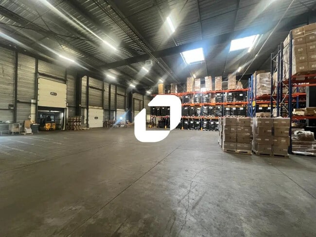 Plus de détails pour Bureau, Local d'activités à louer