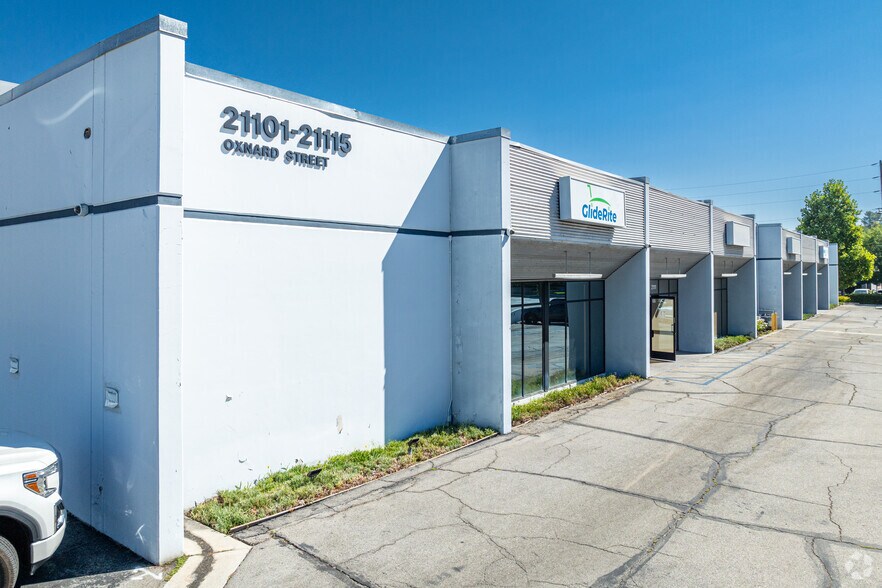 21101-21115 Oxnard St, Woodland Hills, CA à louer - Photo de l’immeuble – Image 3 sur 7