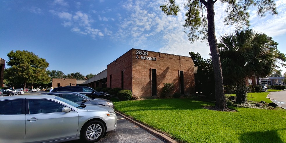 2539 S Gessner Rd, Houston, TX à louer - Photo de l’immeuble – Image 3 sur 4