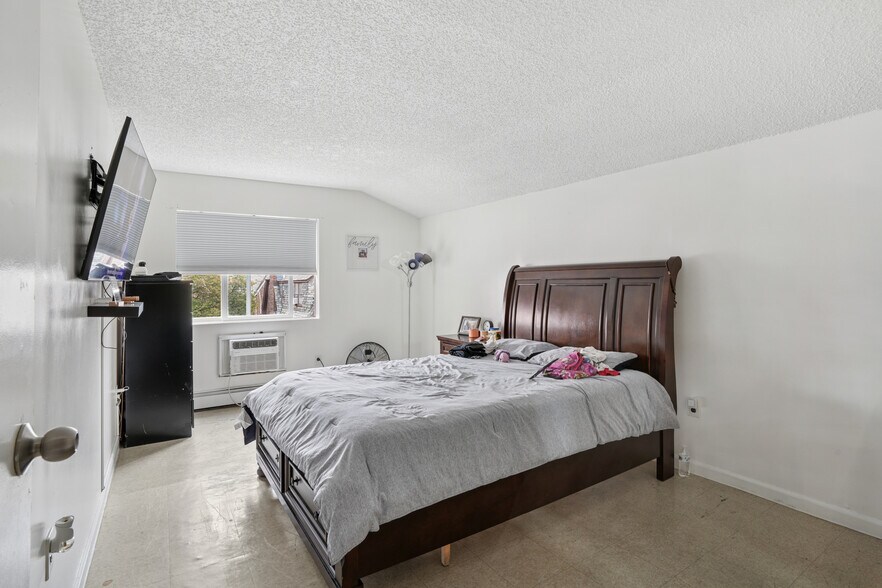 3523 86th St, Jackson Heights, NY à vendre - Photo de l’immeuble – Image 3 sur 14