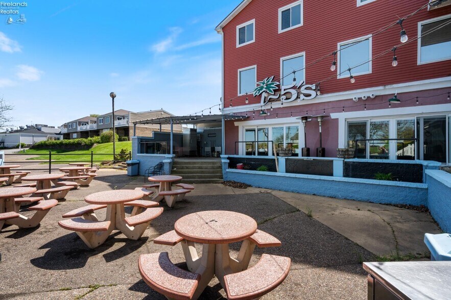 356 Main St, Huron, OH à louer - Photo de l’immeuble – Image 3 sur 25