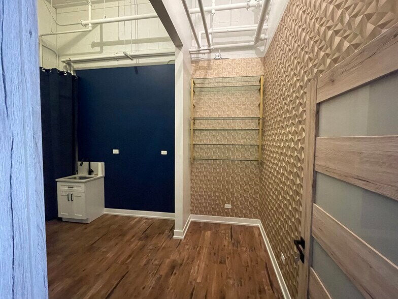 33 E Irving Park Rd, Roselle, IL à louer - Photo de l’immeuble – Image 2 sur 25