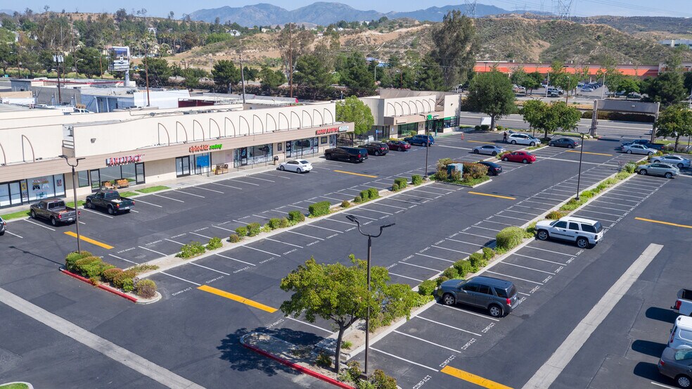 20655 Soledad Canyon Rd, Santa Clarita, CA à louer - Photo de l’immeuble – Image 3 sur 4