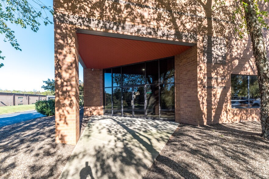 905 Airport Rd, West Chester, PA à louer - Photo de l’immeuble – Image 3 sur 28