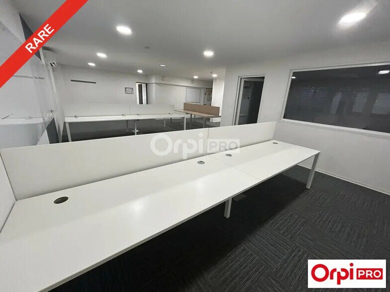 Bureau dans Pierrelatte à louer - Photo de l’immeuble – Image 2 sur 5