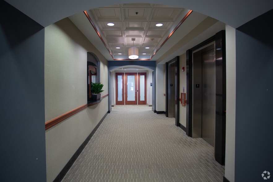 8730 Stony Point Pky, Richmond, VA à louer - Photo intérieure – Image 3 sur 17