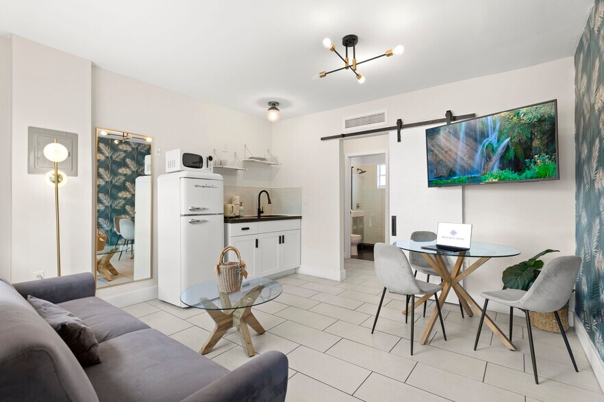 7320 Byron Ave, Miami Beach, FL à vendre - Photo intérieure – Image 3 sur 38