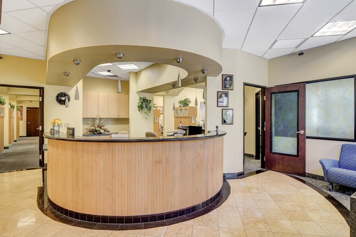 8867 W Flamingo Rd, Las Vegas, NV 89147 - Lot 1 -  - Photo intérieure - Image 1 of 31