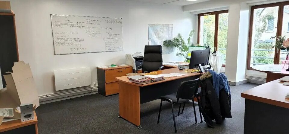 Bureau dans Saint-Étienne-du-Rouvray à vendre - Photo de l’immeuble – Image 3 sur 8