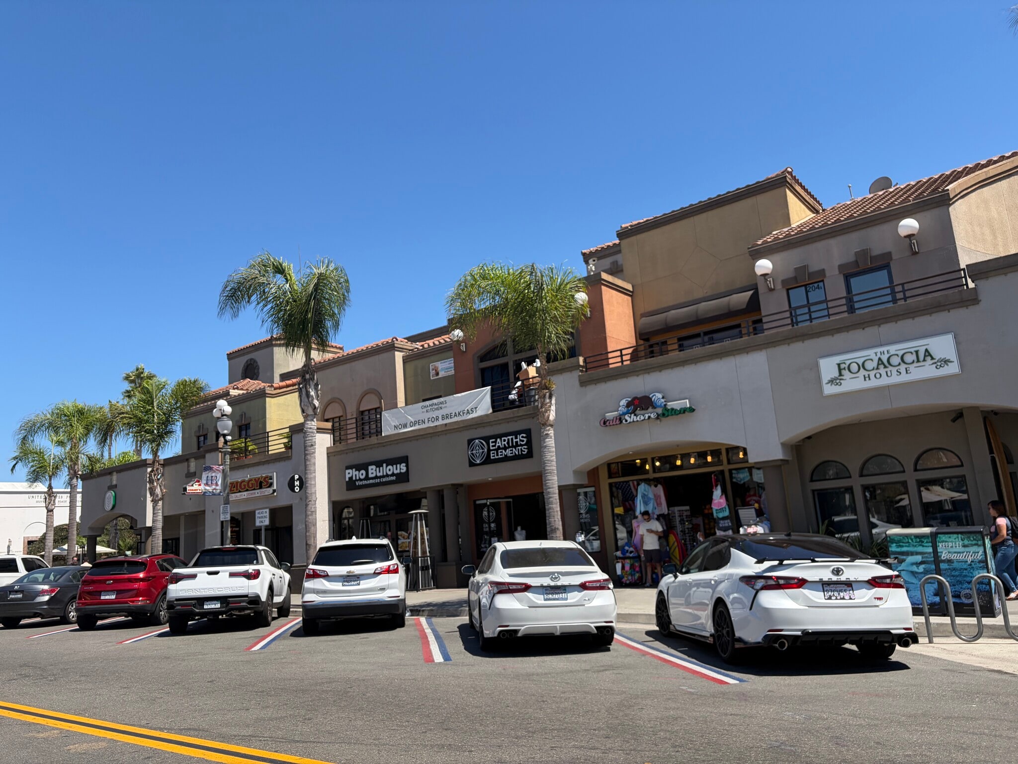 200 Main St, Huntington Beach, CA à louer Photo de l’immeuble– Image 1 sur 3