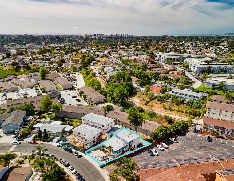 2240 W Dunlop St, San Diego, CA à vendre - Photo de l’immeuble – Image 3 sur 8