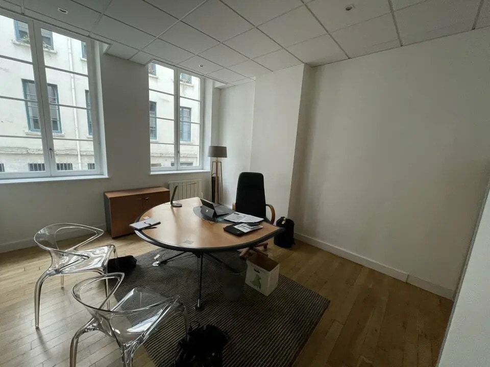 Bureau dans Lyon à louer Photo de l’immeuble– Image 1 sur 9
