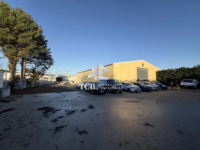 Plus de détails pour Local d'activités à louer