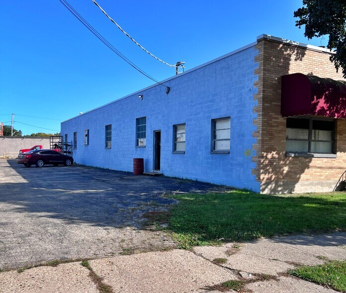 2316 7th Ave, Rockford, IL à louer - Photo de l’immeuble – Image 2 sur 10