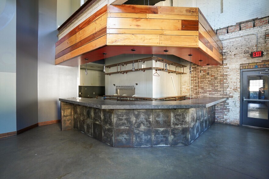 1825 W Main St, Fort Wayne, IN à vendre - Photo de l’immeuble – Image 3 sur 10