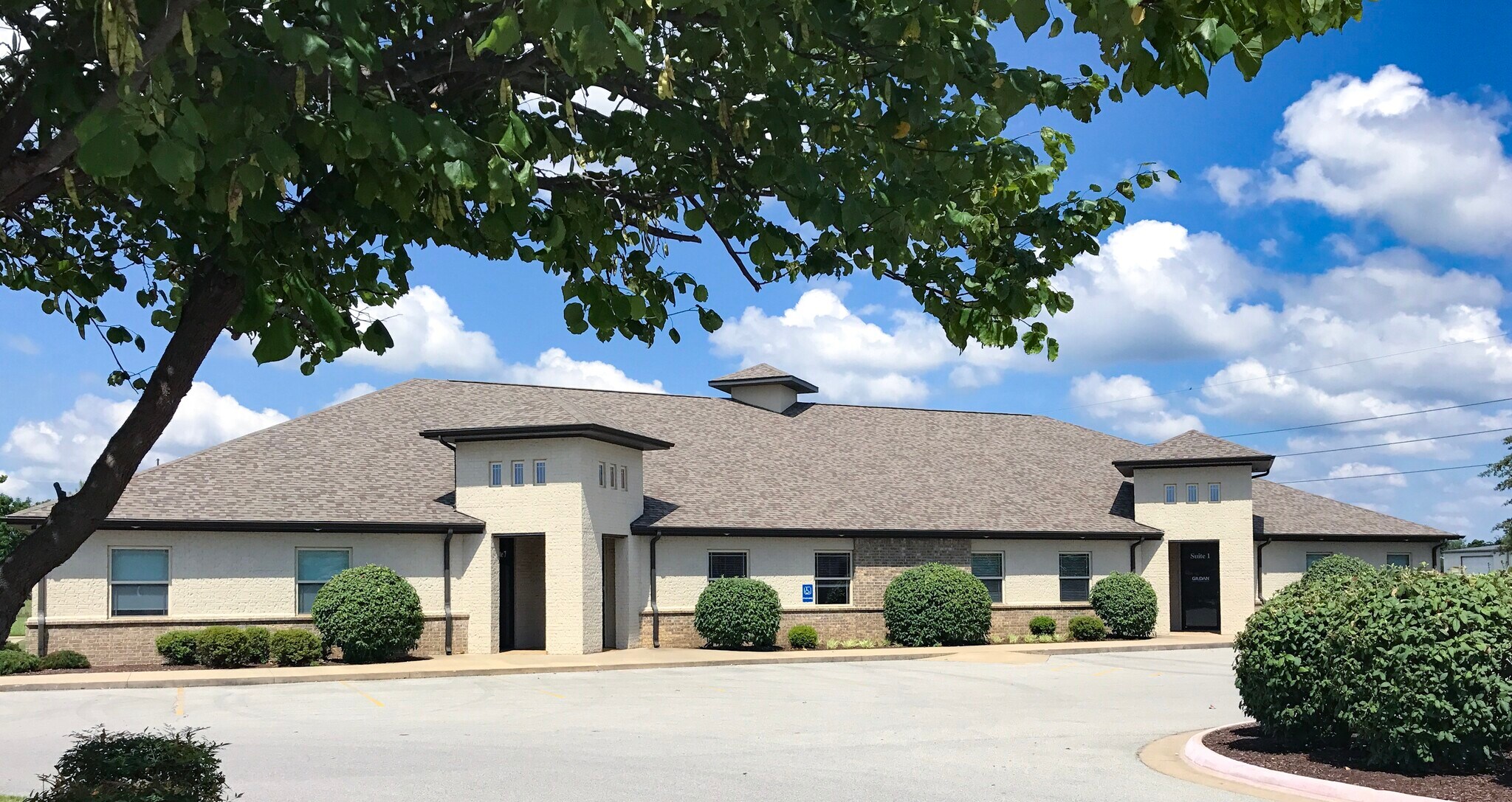 905 SE Village Loop, Bentonville, AR à louer Photo de l’immeuble– Image 1 sur 4