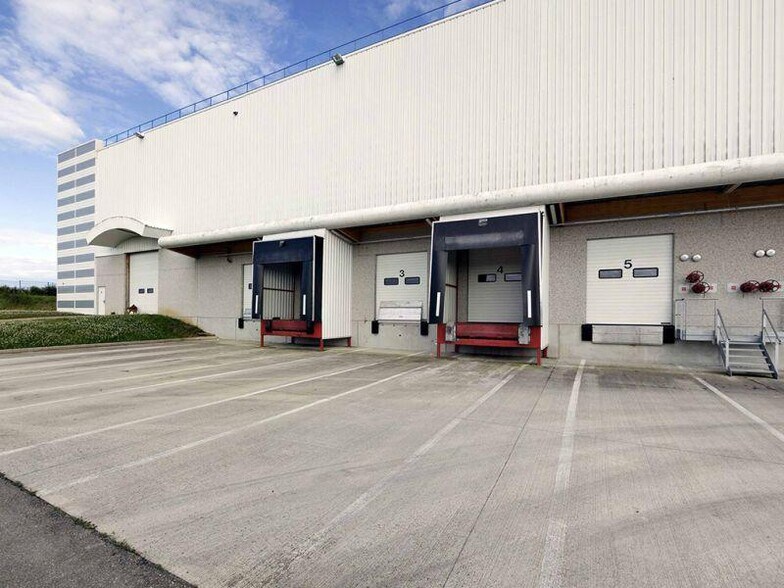 Industriel/Logistique dans Savigny-sur-Clairis à louer - Photo de l’immeuble – Image 1 sur 7