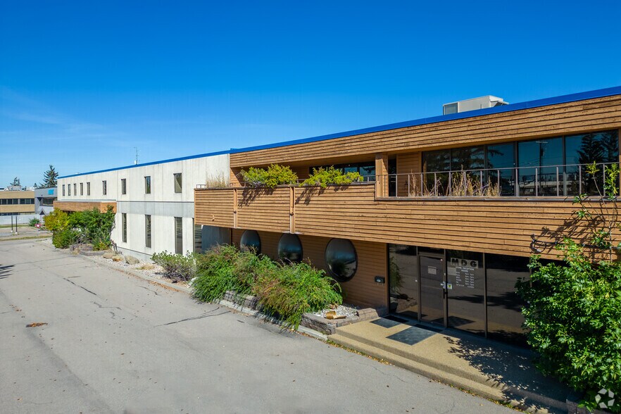 3526 26th St NE, Calgary, AB à louer - Photo principale – Image 1 sur 6