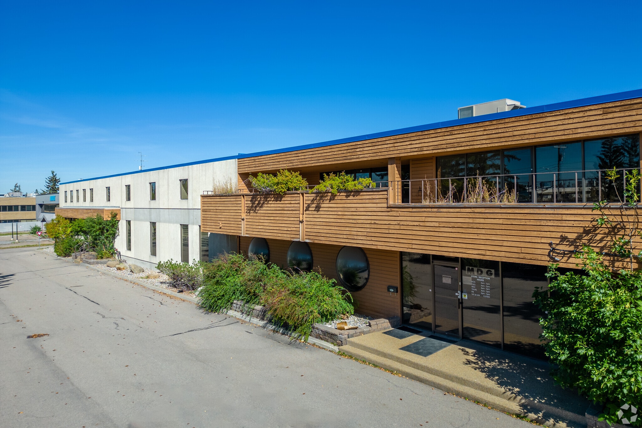 3526 26th St NE, Calgary, AB à louer Photo principale– Image 1 sur 7