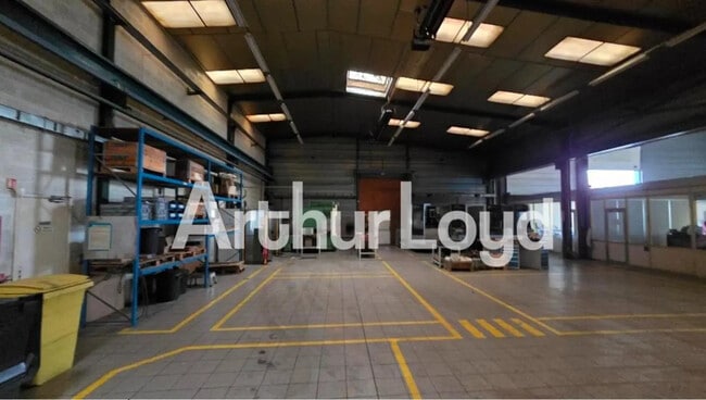 Plus de détails pour Local d’activités à vendre