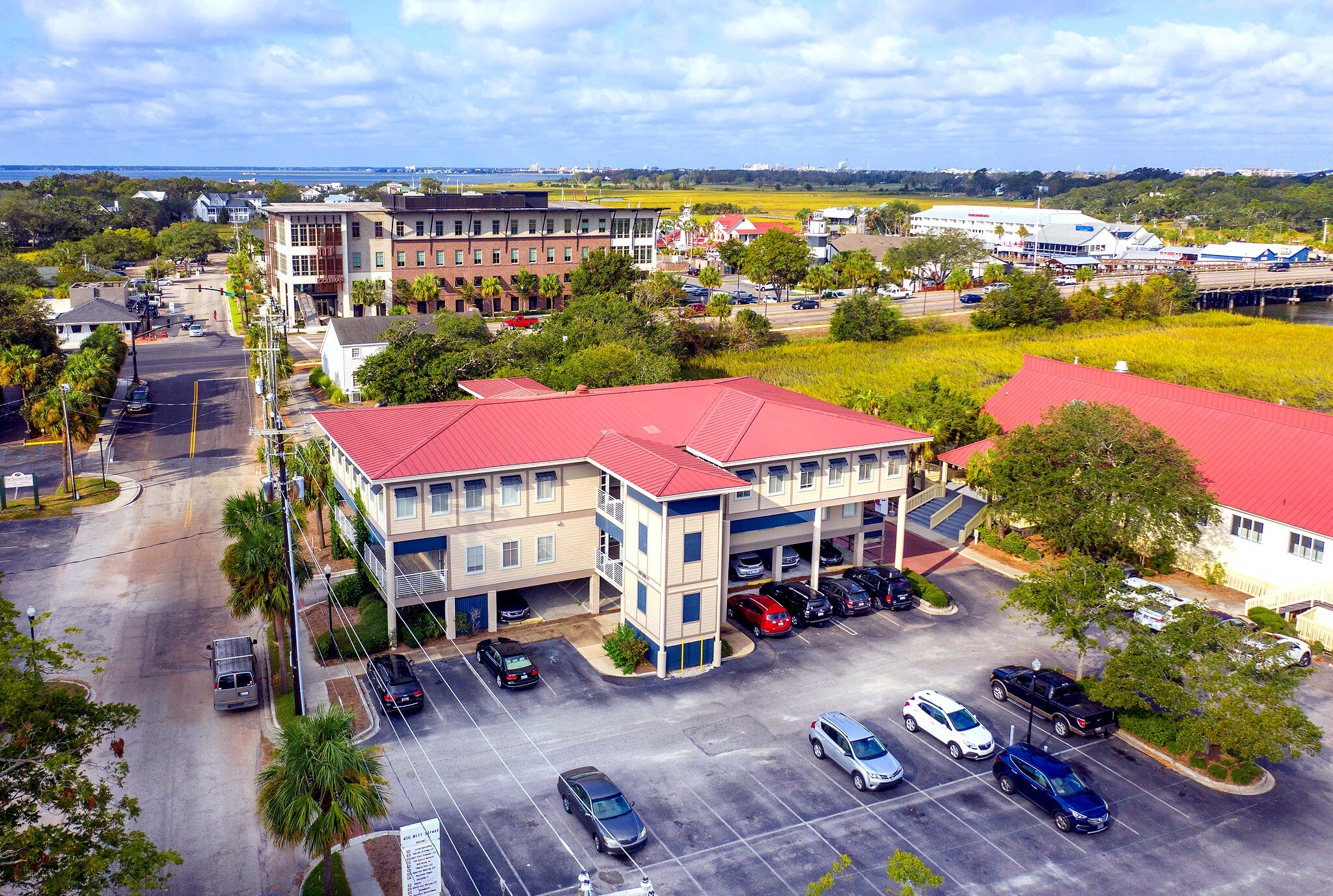 410 Mill St, Mount Pleasant, SC à louer Photo intérieure– Image 1 sur 12