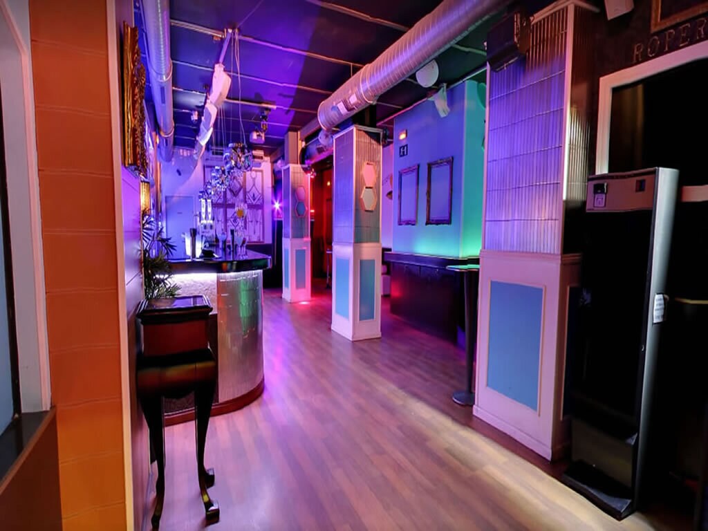 Local commercial dans Madrid, Madrid à louer Photo de l’immeuble– Image 1 sur 5