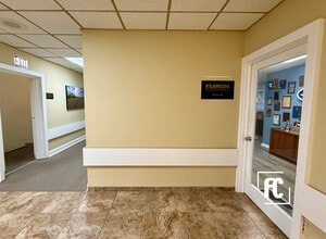 3725 SE Ocean Blvd, Stuart, FL à louer Photo intérieure– Image 2 sur 15