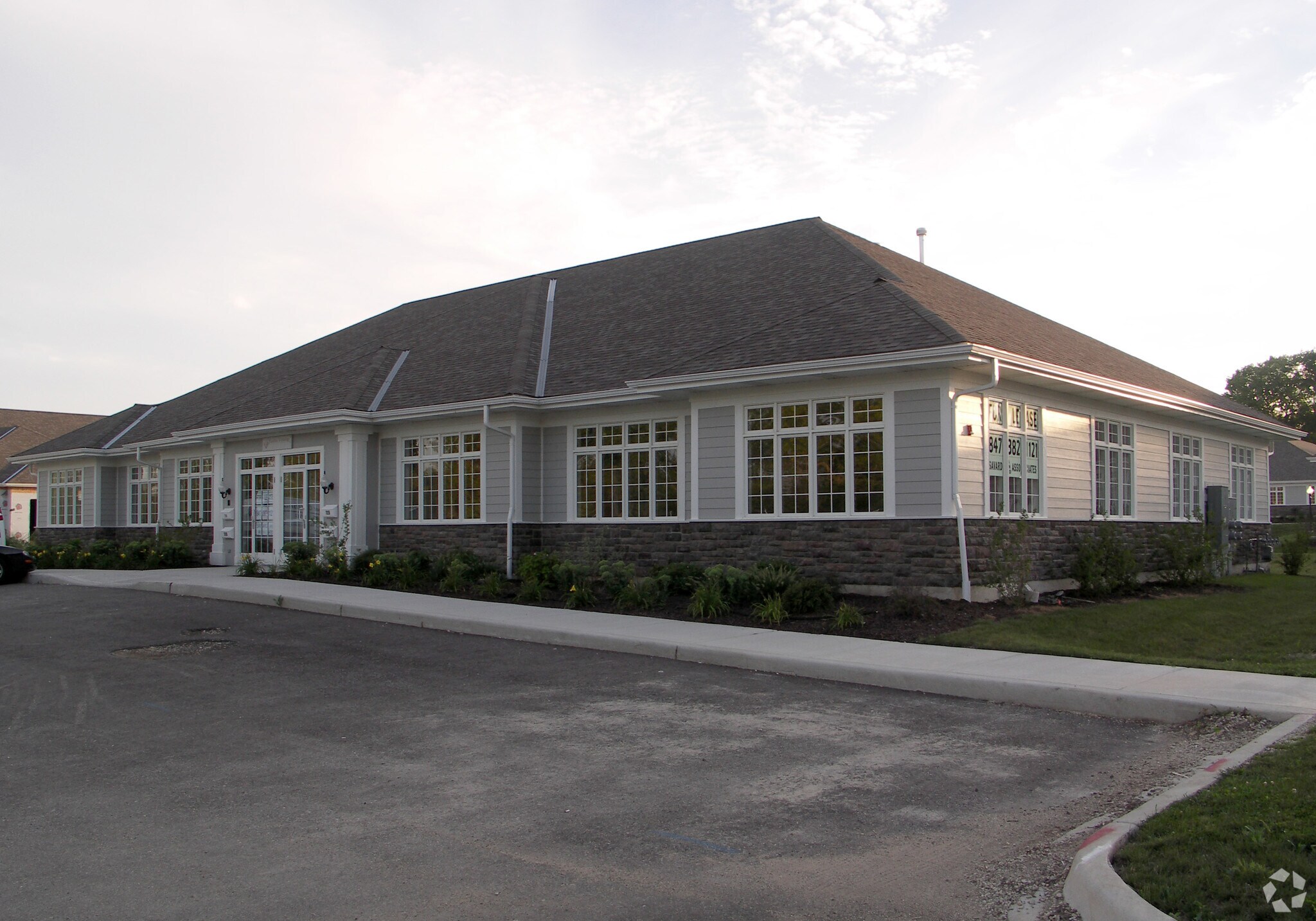 700-730 Fox Glen Ct, Fox River Grove, IL à louer Photo principale– Image 1 sur 15