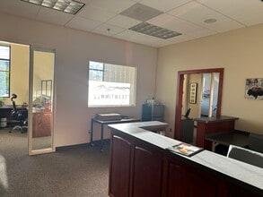 400 SW Bluff Dr, Bend, OR à louer Photo intérieure– Image 2 sur 7