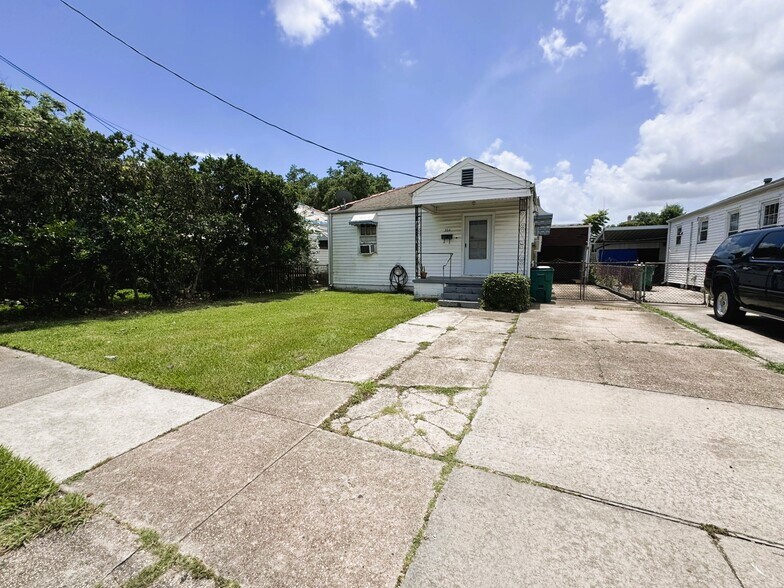 304 Clearview Pky, Metairie, LA à vendre - Photo de l’immeuble – Image 1 sur 15