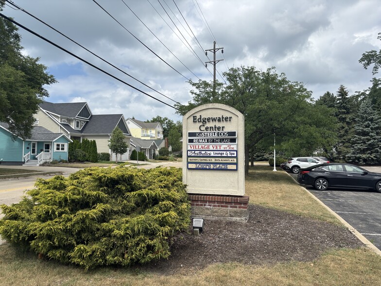 431-445 Upton Dr, Saint Joseph, MI à vendre - Photo de l’immeuble – Image 2 sur 10