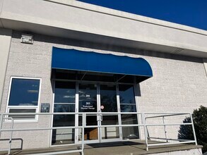 185 Kisco Ave, Mount Kisco, NY à louer Photo de l’immeuble– Image 2 sur 9