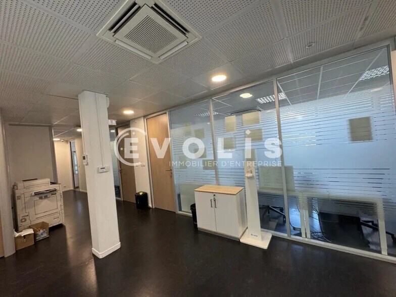 Bureau dans Boves à louer - Photo de l’immeuble – Image 2 sur 3